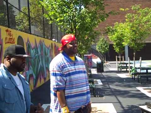 «Criminology» live dans un parc avec Ghostface et Raekwon.