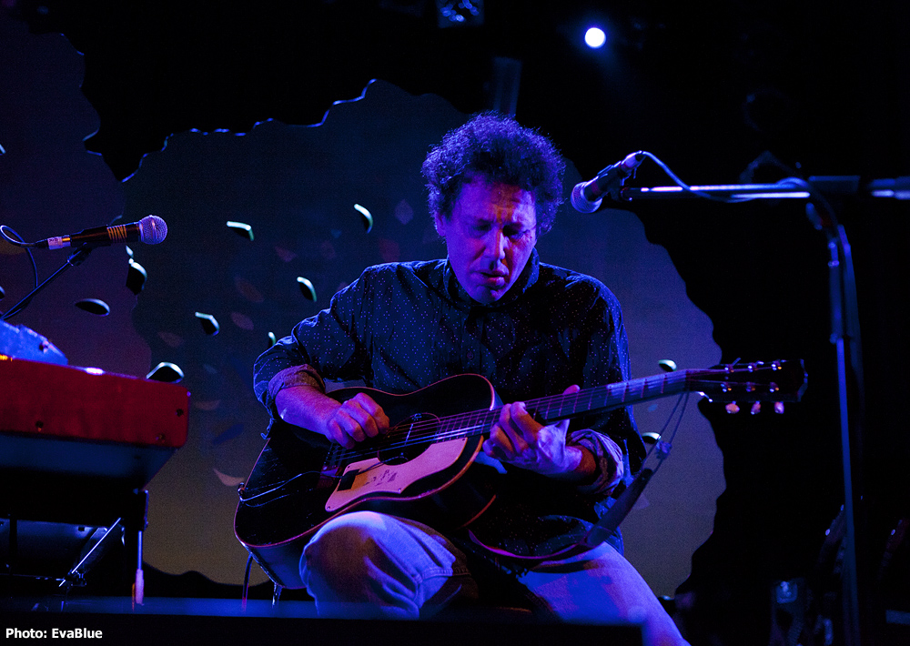 Le groupe Yo La Tengo présente son spectacle au Théâtre Corona