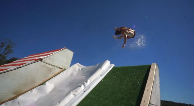 Le Slip N' Slide le plus insane à ce jour! Du gros fun assuré!