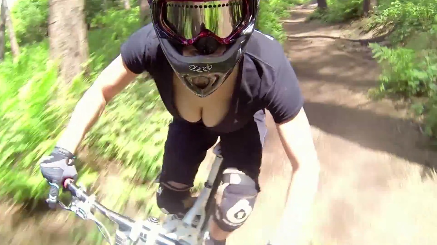 Jolie Fille &amp; Downhill = Perfect Match