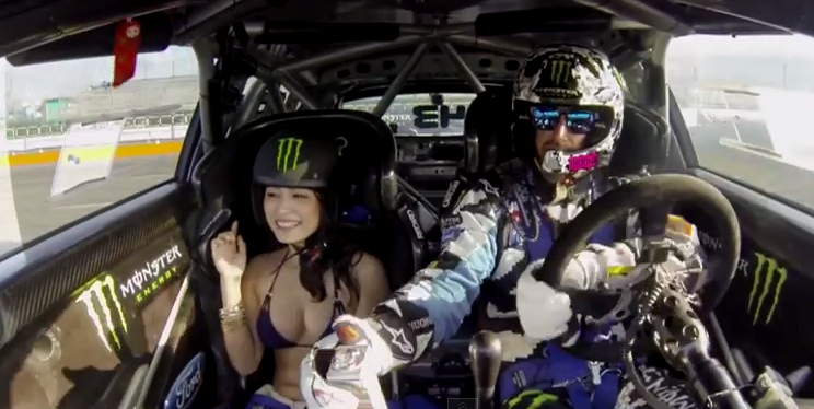Course a obstacle de voiture + des bikinis models asiatique, well played Monster. [Vidéo]