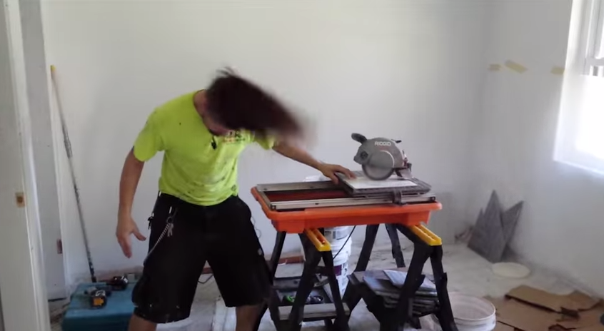 Metal dude de la construction [Vidéo]