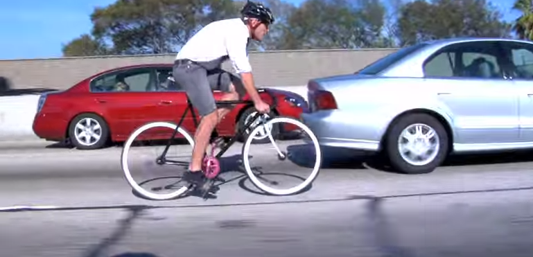 Rider sur l&rsquo;autoroute en fix? [Vidéo]