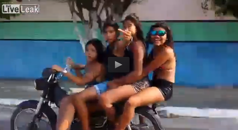 Karma is a b*tch: Ça leur apprendra à faire les frais sur un scooter [Video]