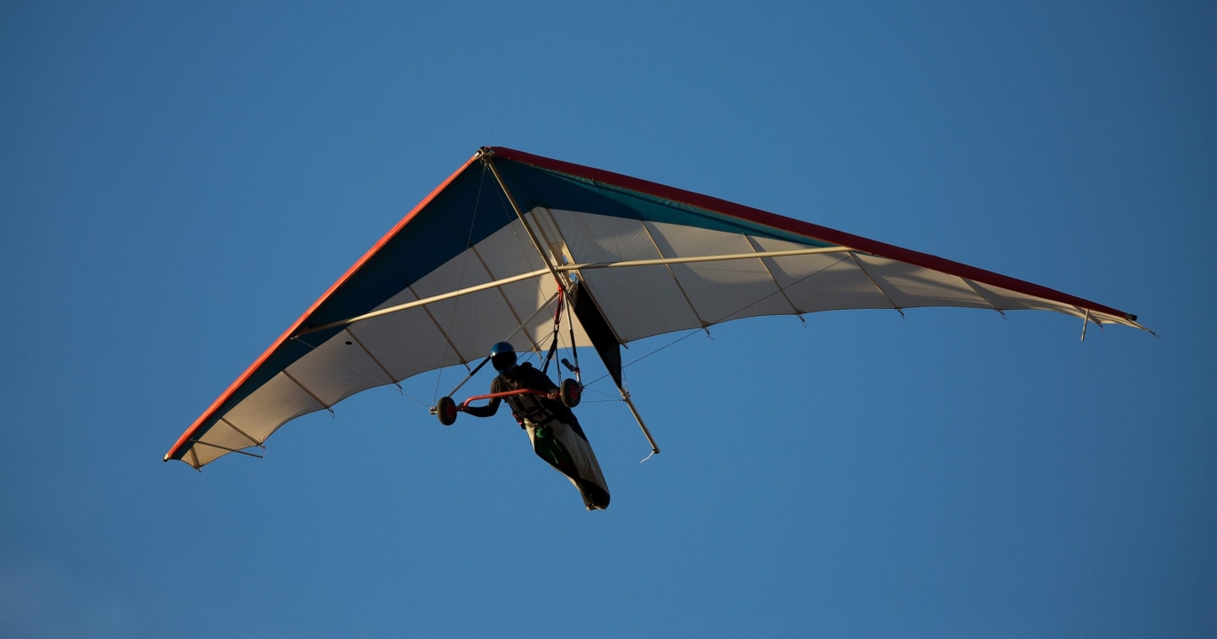 Quels sont les principaux défis physiques et mentaux du deltaplane.