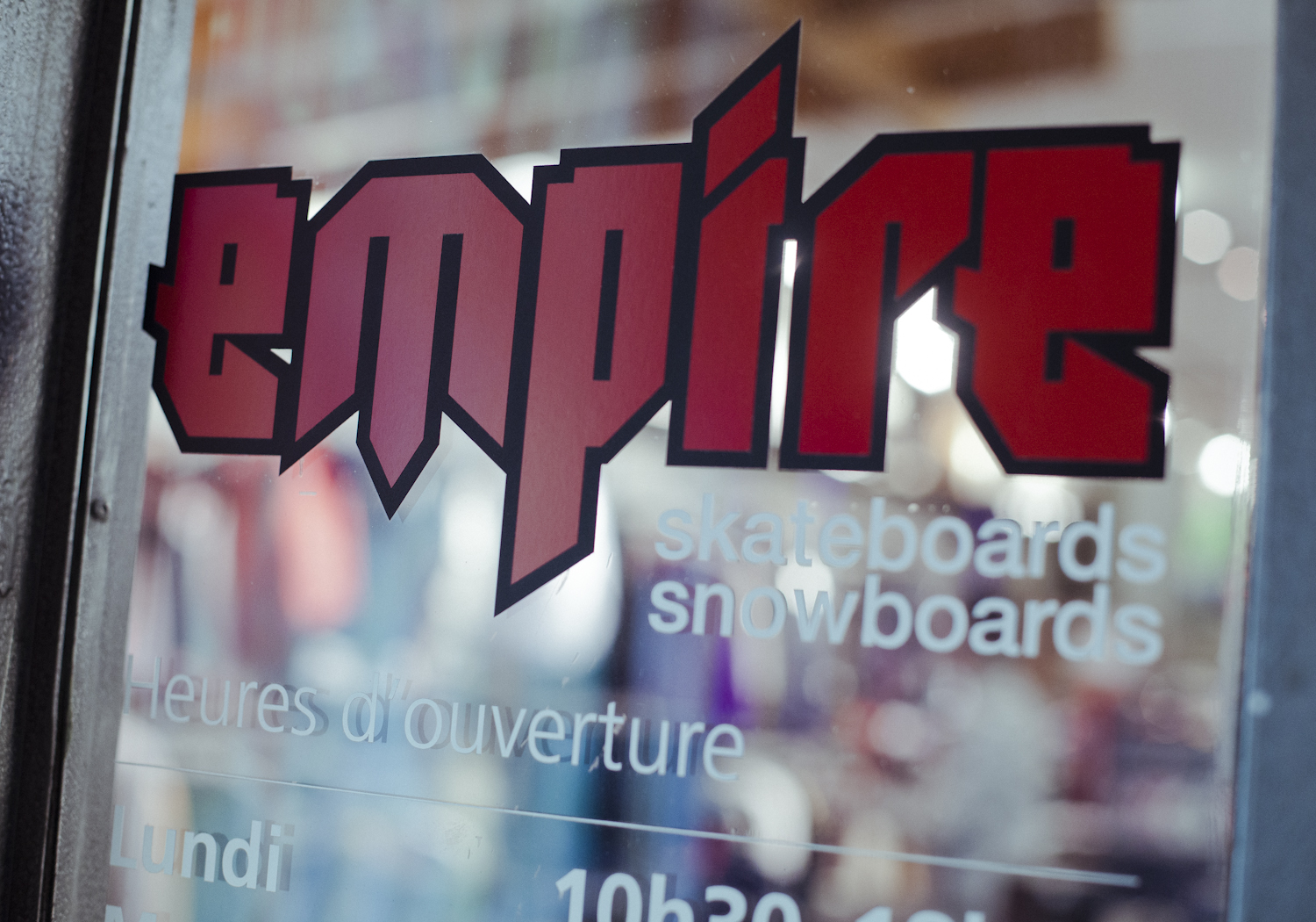 Le nouveau shop Empire Montréal est vraiment nice! On était en coulisse pour les essayages du défilé qui aura lieu demain!