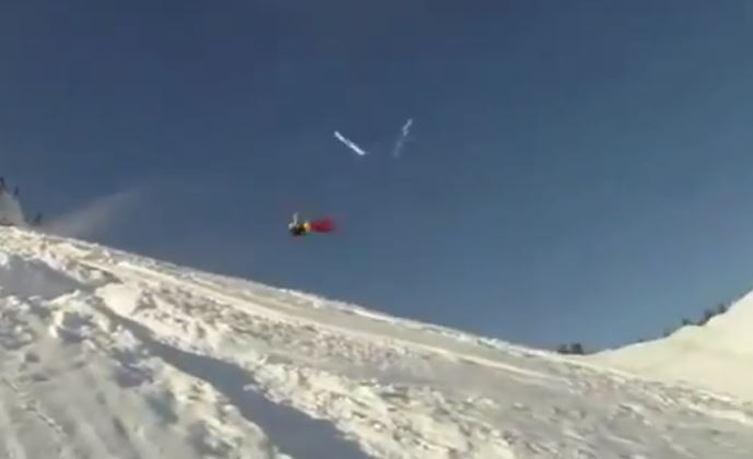Si t'essaies de faire un backflip en ski, fais pas ça de même!
