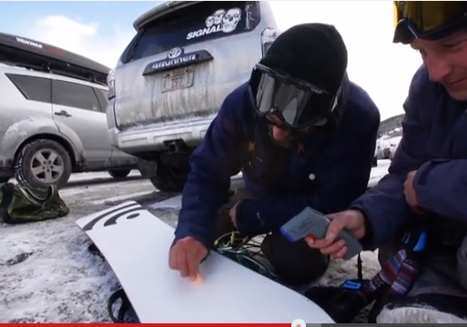 Every Third Thursday: Un snowboard chauffant pour Signal Snowboards