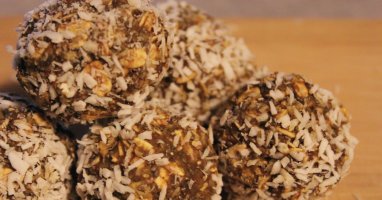 Make Your Own Homemade Protein Energy Balls for the Mountain