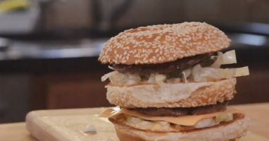 Le chef cuisinier du McDo te montre comment faire un Big Mac maison