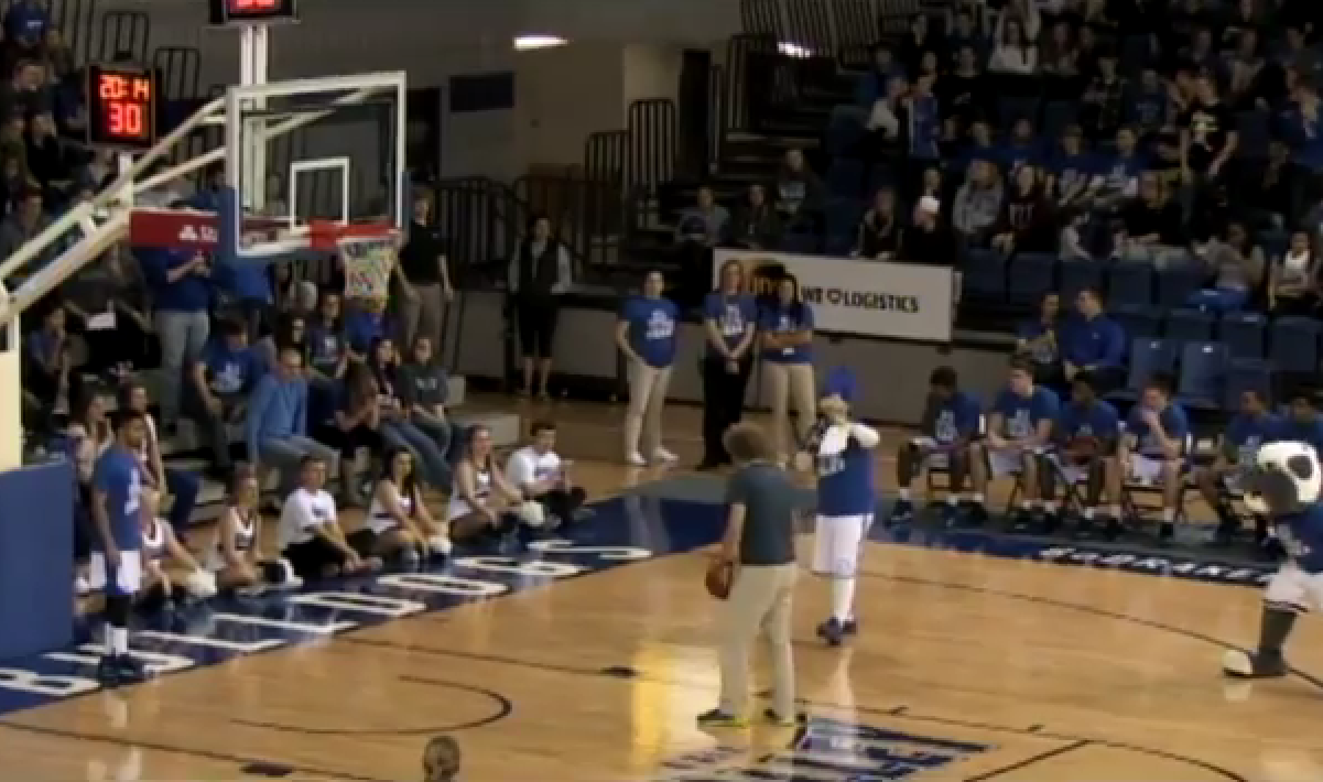 Un étudiant gagne un Ford F-150 in extrémis à une game de basket