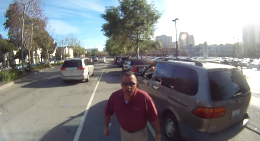 Rage au volant matinale : un chauffeur s'humilie avec un gros pétage de coche contre un cycliste.