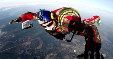 Le projet de Luke Aikins : un p'tit saut de 7600 mètres SANS parachute!