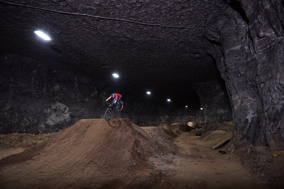 Le plus gros bike park intérieur au monde est construit...sous la terre!