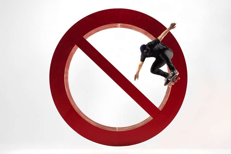 Une vidéo conceptuelle de Redbull avec Philipp Schuster pour le Go Skateboarding Day